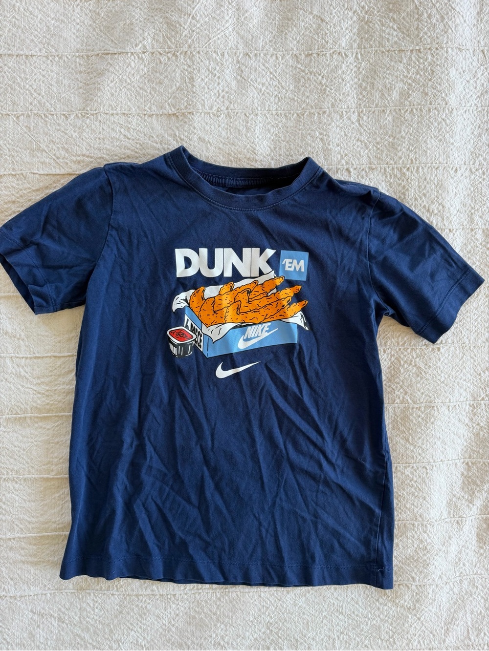 Nike Boys Navy Short-Sleeve 'DUNK 'EM' Graphic Tee with Nugget Detail (M)